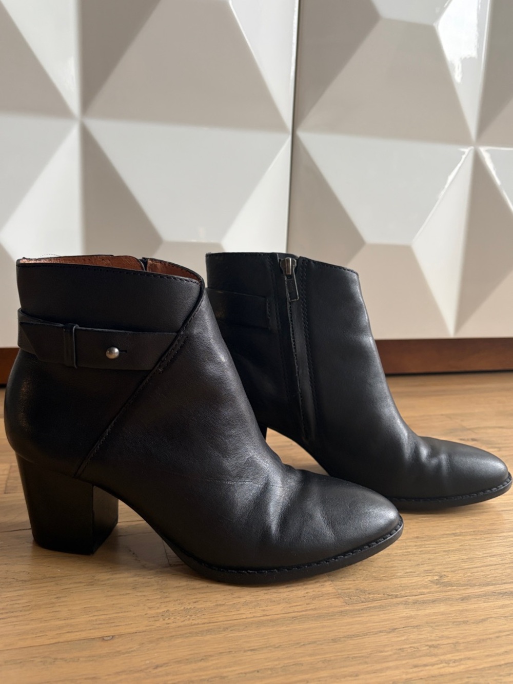 Madewell Black Leather Ankle Booties with Side Zip